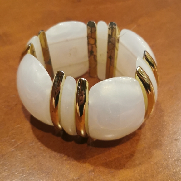 Costume Jewelry Bracelets - Picture 6 of 7